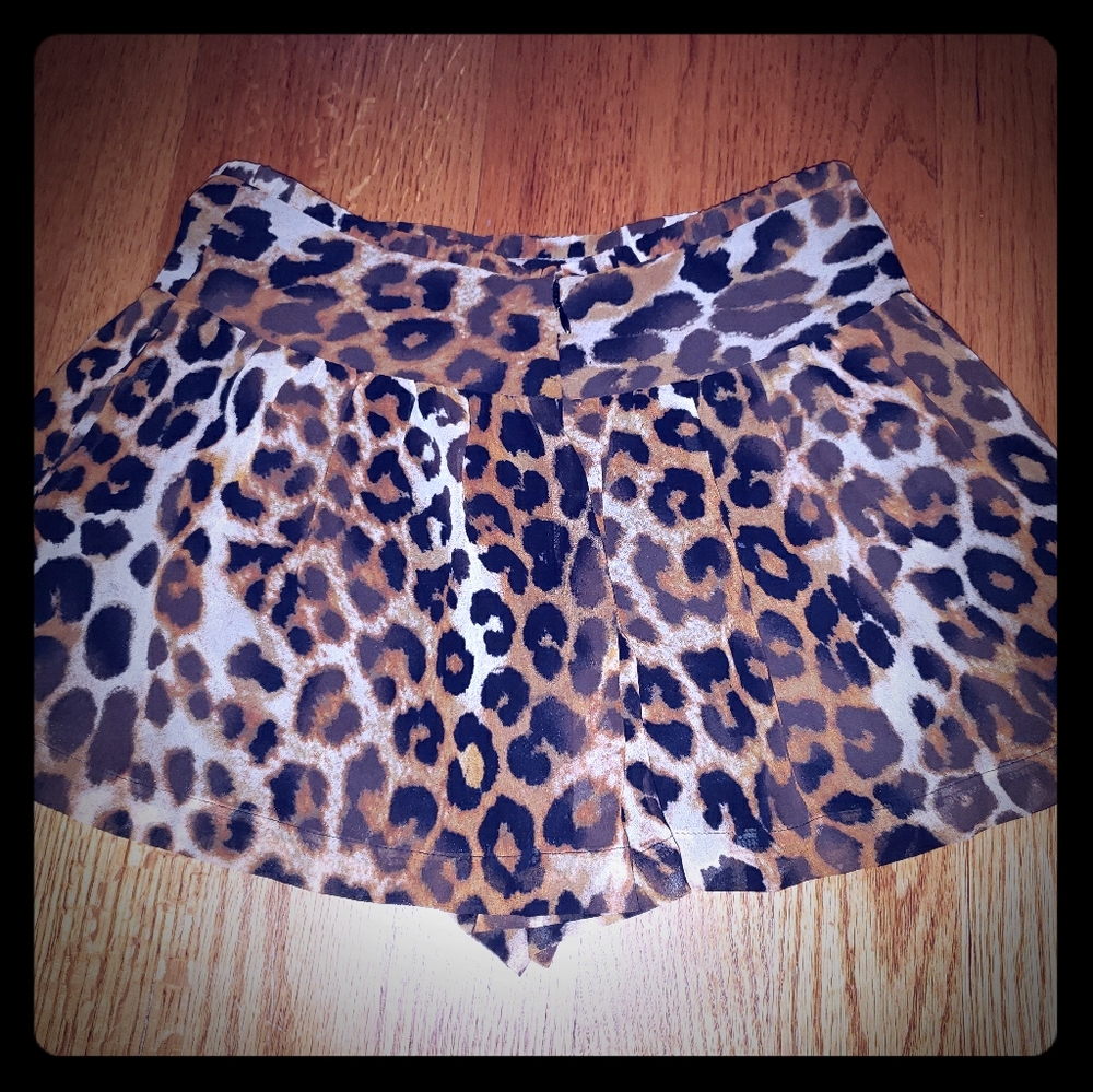 Express leopard skort